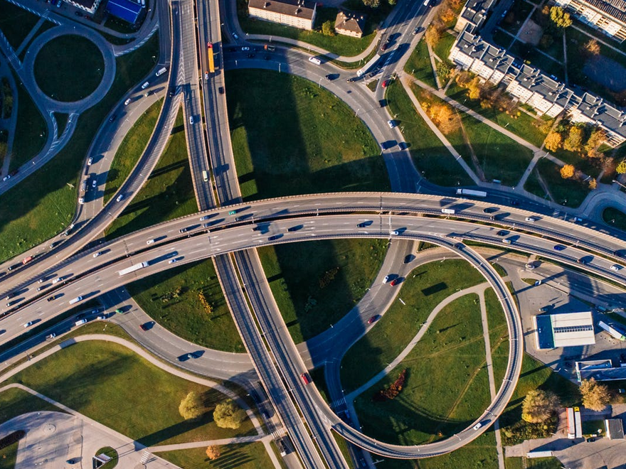 车主请注意，路口不要这样转弯，一旦被发现，扣8分罚500元